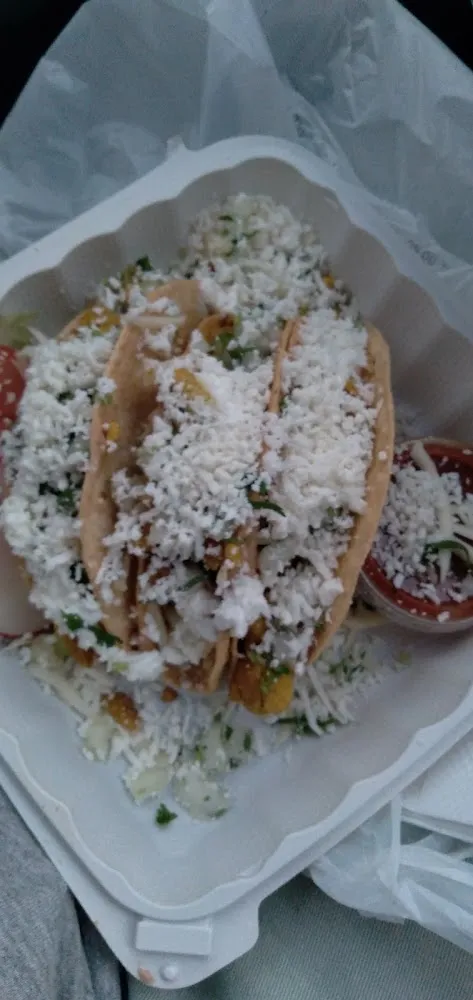 Tacos Dorados Con Pollo
